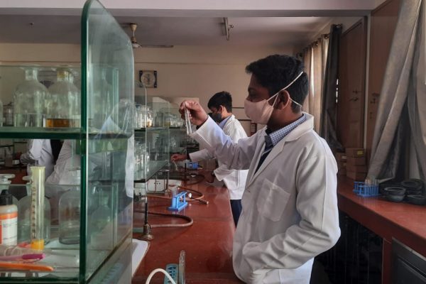 Chemistry Lab -kerala-school-mayur-vihar (3)